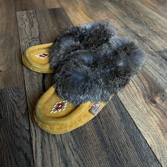 Women’s size 5 Laurentian Chief moccasins - Picture 2 of 5